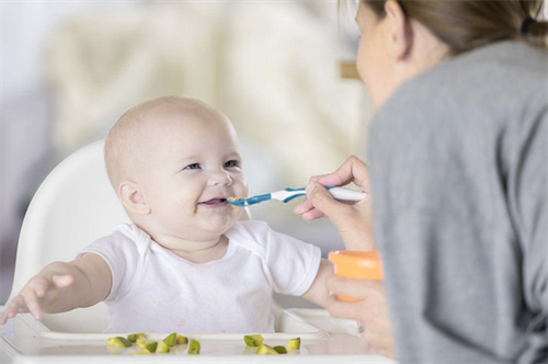 澳门合法助孕公司：新生儿出生27天就换母乳好吗？对有过敏症的婴儿来说，什么是最好的奶粉？