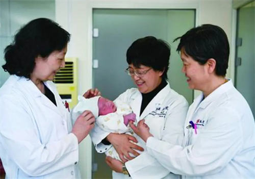 上海合法供卵费用明细：上海最好的男孩试管婴儿诊所，有三代供卵! 试管婴儿的详细费用明细