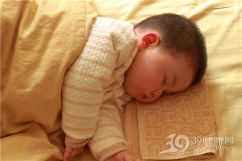 柳州助孕宝宝地址：如果您的宝宝一直吐奶，该怎么办？